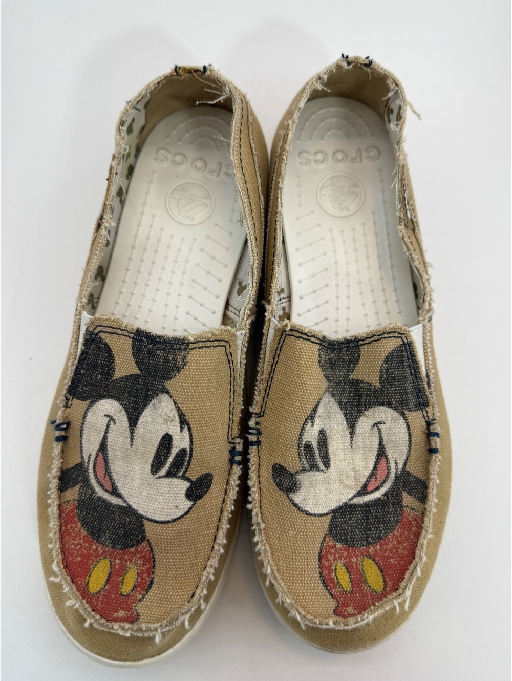 Crocs Mickey Mouse Canvas Flats Women’s Size 9 Tan Disney (sh3/69)